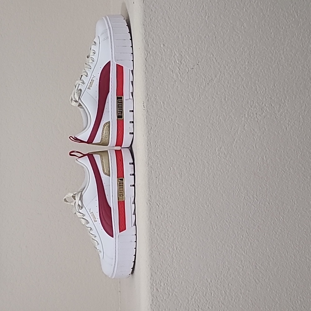 PUMA Sneakers. White Size 6.5